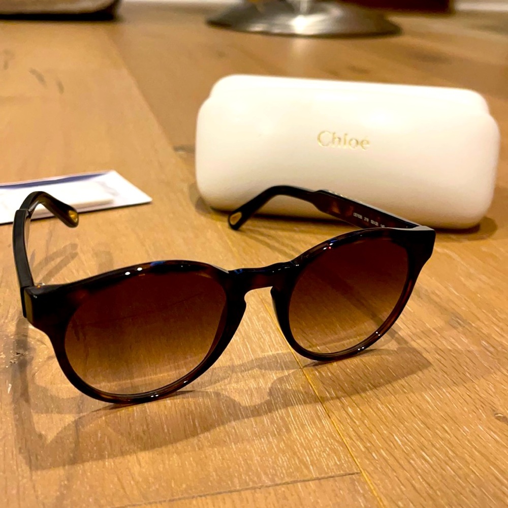 Chole sunglasses with Case